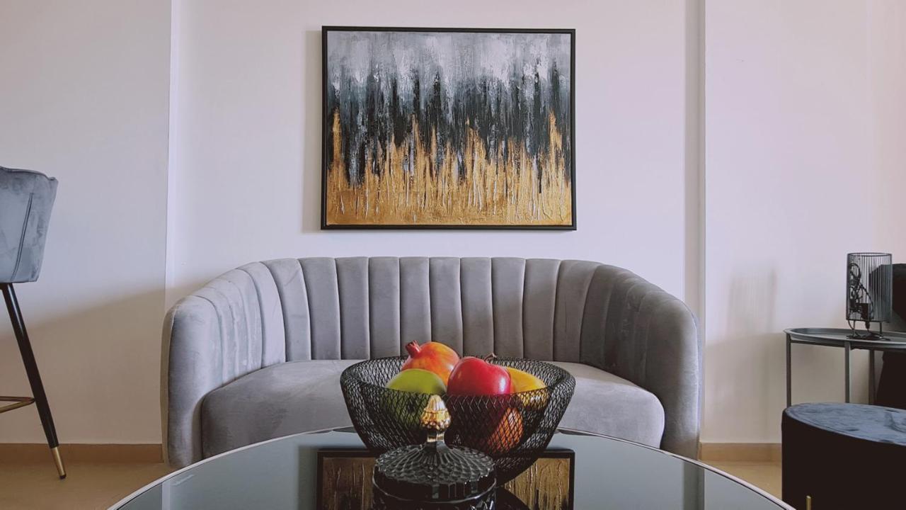 Apartment Beyond Studio *